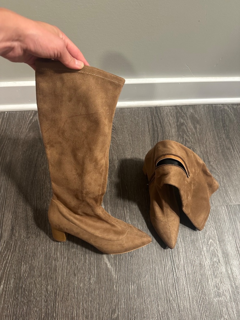 Brown suede boots - Picture 2 of 5